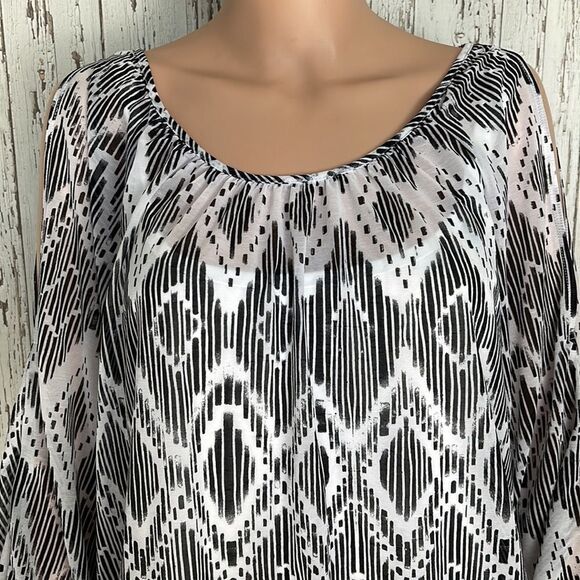 AB Studio Blouse - Picture 2 of 8